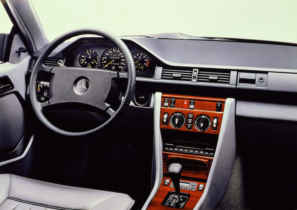 w124 c124 300 ce interior